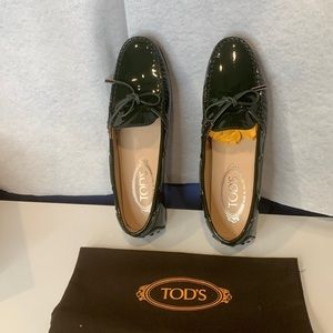 TOD’S dark green loafers.